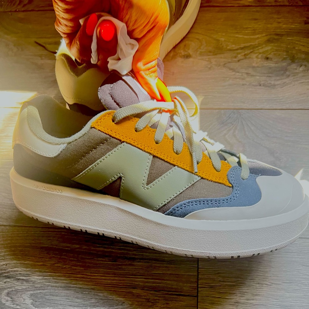 New balance worn once, came out 2022